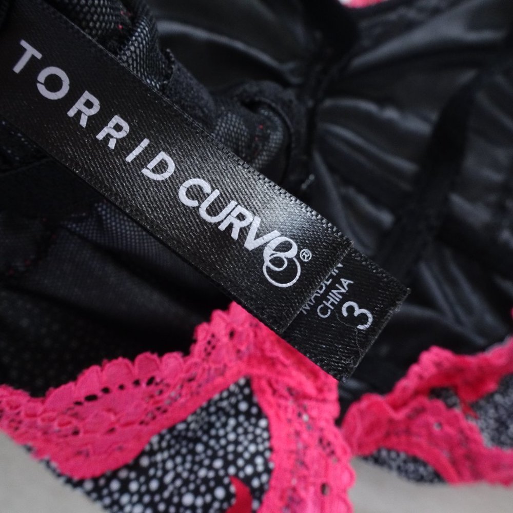 Torrid Black/Pink  Lace Over Bra Size (3) Large - Picture 7 of 7
